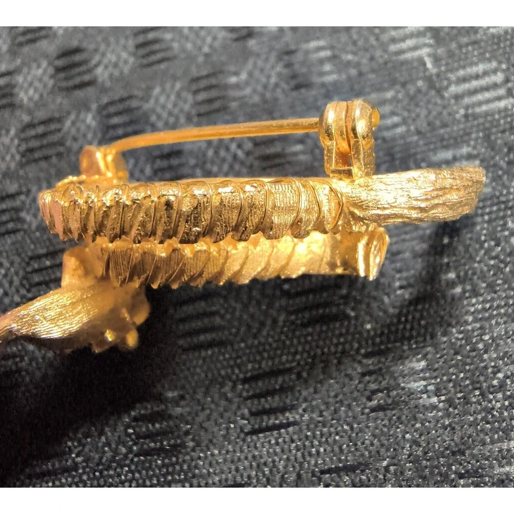 Retro Vintage Gold Tone Spaghetti Wrapped Wire Kitty Cat Brooch Lapel Pin Monet?